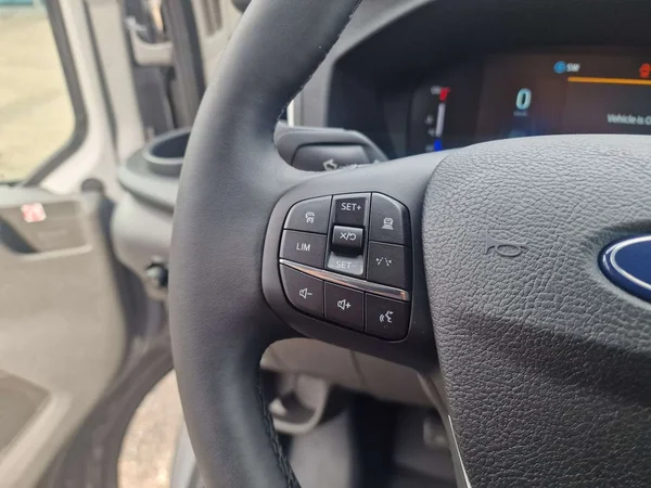 Ford Transit — foto 3 van 16