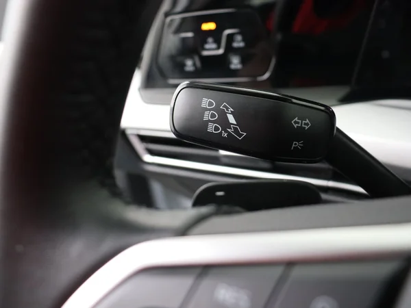 VOLKSWAGEN Golf (2024) — foto 16 van 27