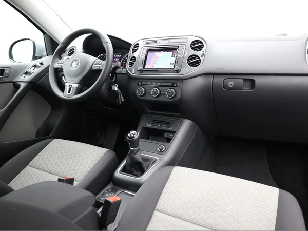 VOLKSWAGEN Tiguan (2016) — foto 13 van 19