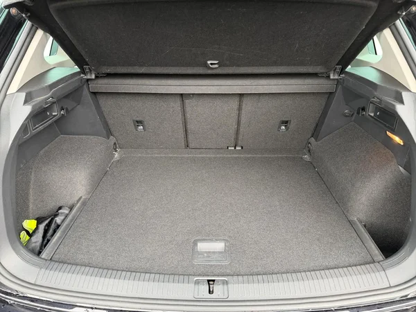 VOLKSWAGEN Tiguan (2018) — foto 14 van 24