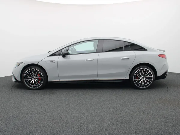 Mercedes-Benz EQE (2025) — foto 28 van 33
