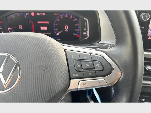 Volkswagen T-Roc (2022) — foto 15 van 25