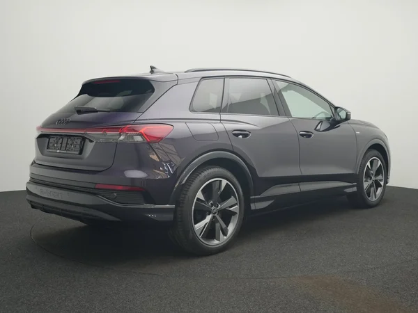 AUDI Q4 e-tron (2025) — foto 12 van 20