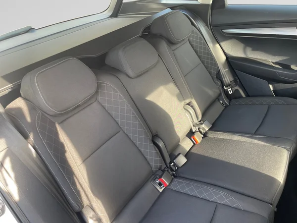SKODA Karoq (2018) — foto 9 van 21
