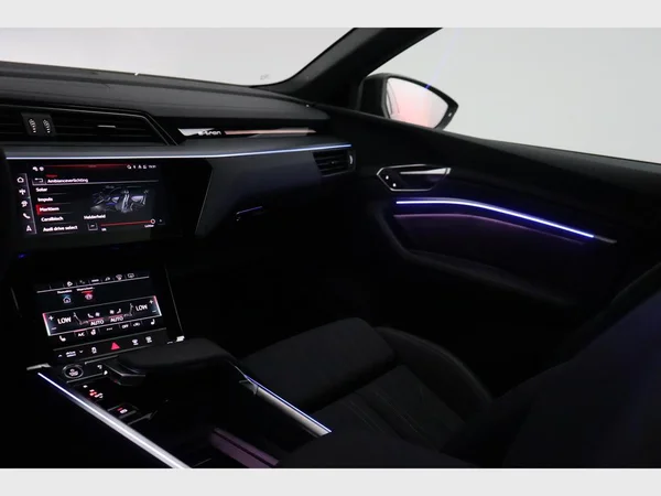 AUDI Q8 e-tron Sportback (2023) — foto 11 van 28