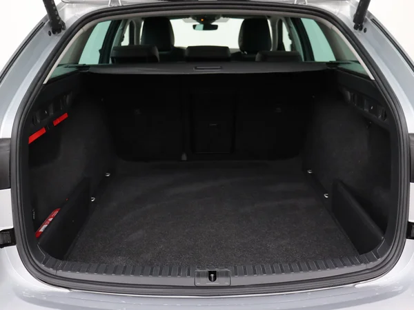 SKODA Octavia Combi (2024) — foto 6 van 19