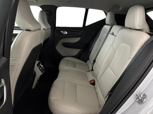 Volvo XC40 (2021) — foto 8 van 17