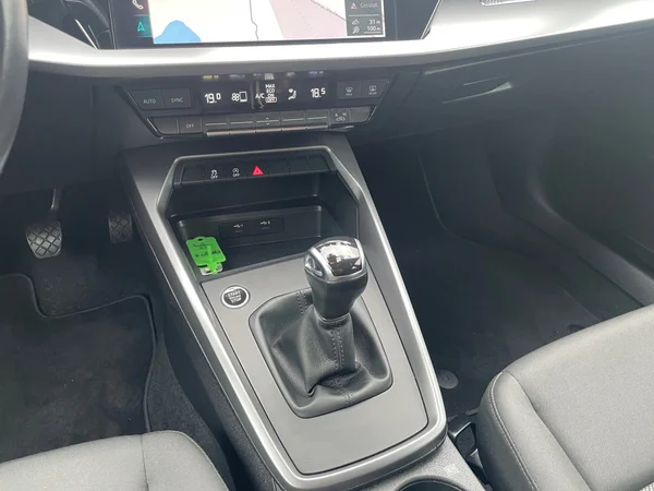 AUDI A3 Sportback (2023) — foto 3 van 20