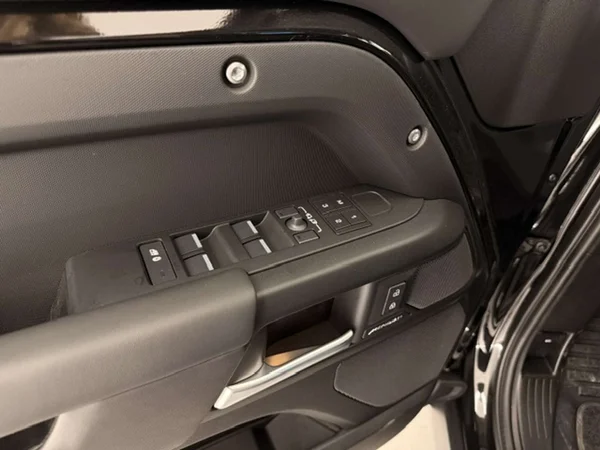 Land Rover Defender — foto 4 van 22