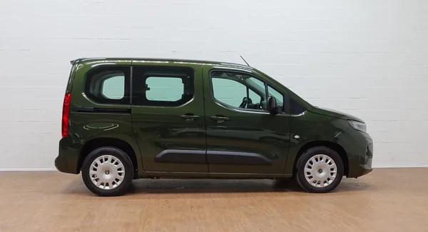 Opel Combo Life (2024) — foto 25 van 27