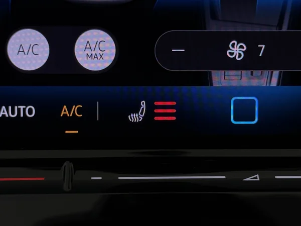 VOLKSWAGEN Golf Variant (2025) — foto 19 van 29