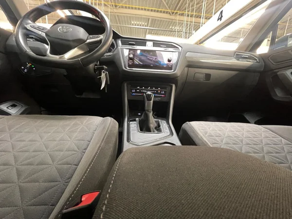 VOLKSWAGEN Tiguan (2022) — foto 5 van 24