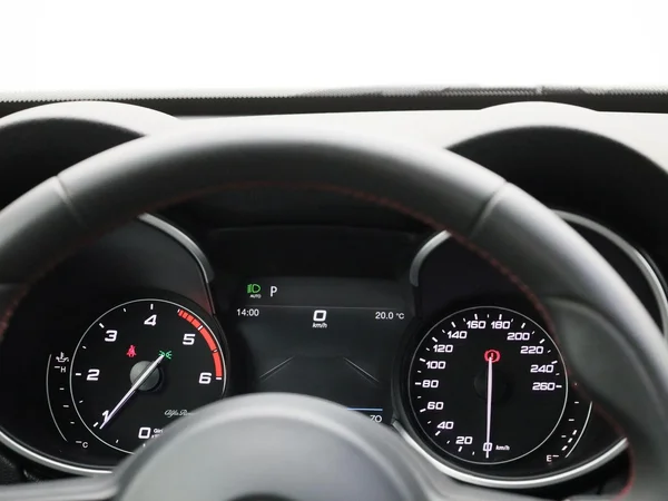 Alfa Romeo Stelvio (2022) — foto 43 van 44