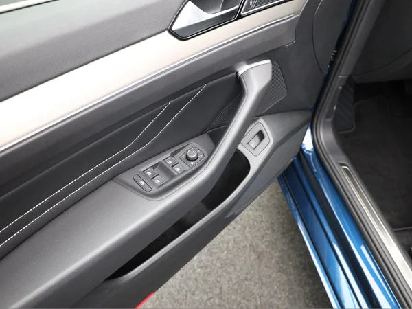 VOLKSWAGEN Passat SW (2021) — foto 6 van 21