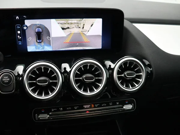 Mercedes-Benz GLA (2025) — foto 13 van 35