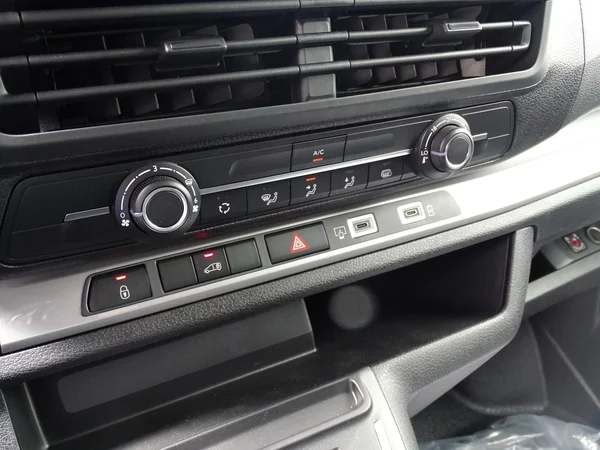 Opel Vivaro (2025) — foto 14 van 25