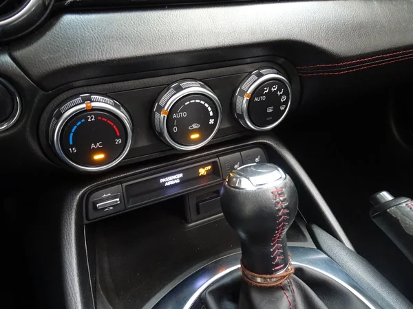 Mazda MX-5 (2017) — foto 13 van 25