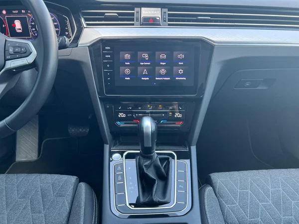 VOLKSWAGEN Passat Variant (2024) — foto 4 van 24