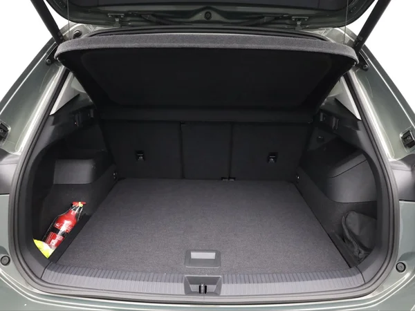 VOLKSWAGEN Tiguan (2024) — foto 2 van 22