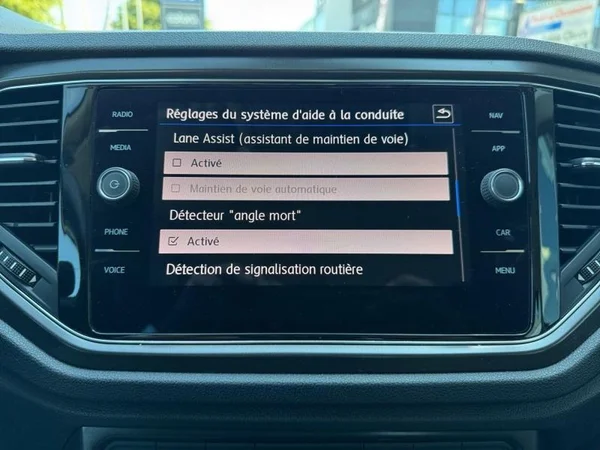 VOLKSWAGEN T-Roc (2019) — foto 18 van 30