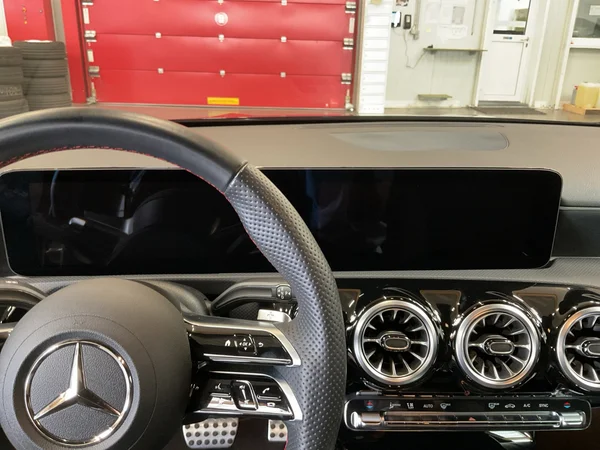 MERCEDES-BENZ A 200 (2024) — foto 8 van 22