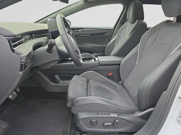 VOLKSWAGEN ID.7 Tourer (2025) — foto 14 van 18