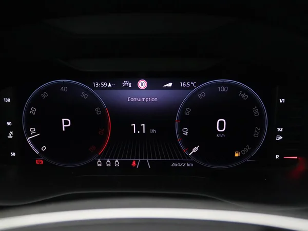 SKODA Karoq (2023) — foto 4 van 17