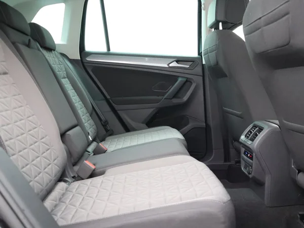 VOLKSWAGEN Tiguan (2024) — foto 16 van 28