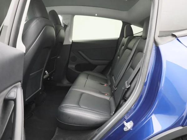 Tesla Model Y (2023) — foto 2 van 43