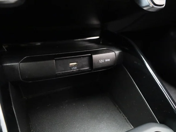 Kia Stonic (2021) — foto 17 van 35