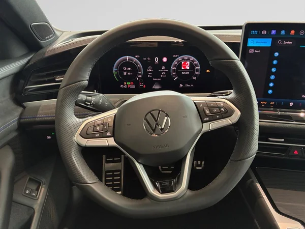 VOLKSWAGEN Passat Variant eHybrid (PHEV) (2026) — foto 19 van 21