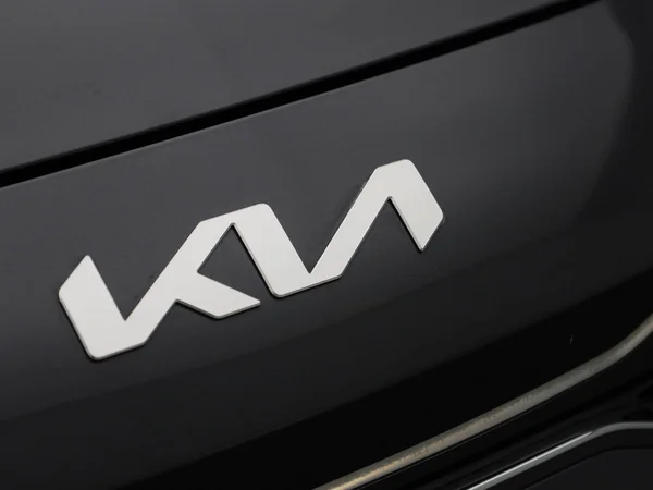 Kia Rio (2023) — foto 22 van 38