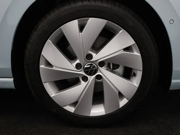 VOLKSWAGEN Golf VIII (2025) — foto 2 van 27