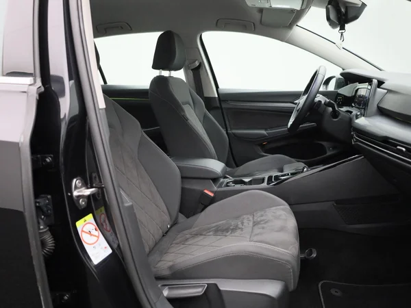 Volkswagen Golf (2023) — foto 31 van 41
