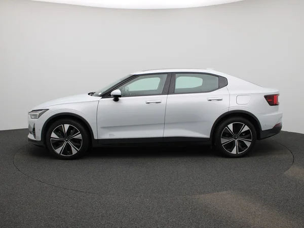 Polestar 2 (2022) — foto 34 van 40