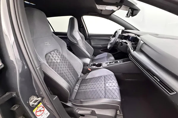 Volkswagen Golf VIII SW (2022) — foto 2 van 29