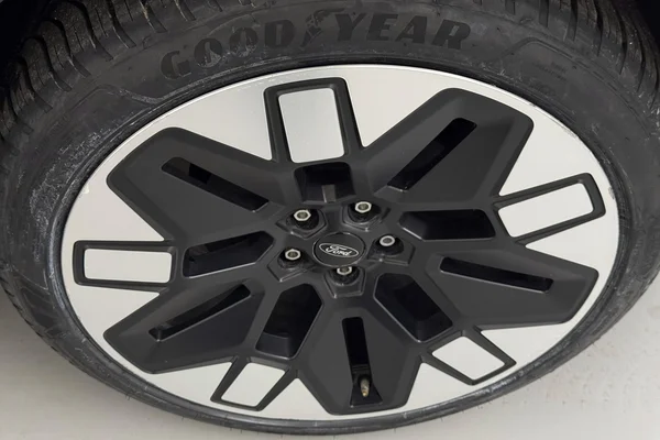 Ford E-Explorer (2024) — foto 24 van 41