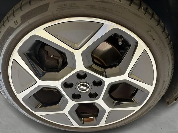 Opel Astra (2023) — foto 17 van 26