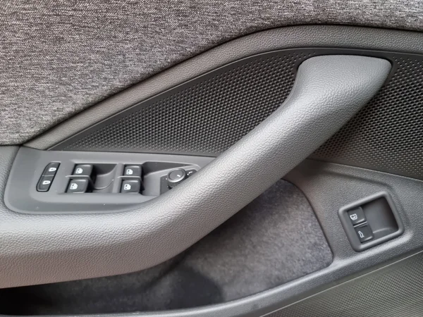 SKODA Superb Combi PHEV (2025) — foto 6 van 16