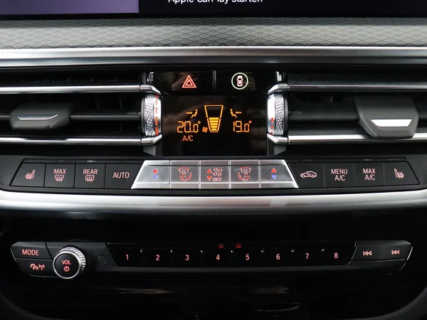 BMW X4 (2022) — foto 17 van 29