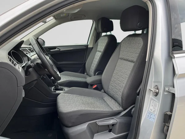 VOLKSWAGEN Tiguan (2021) — foto 18 van 22