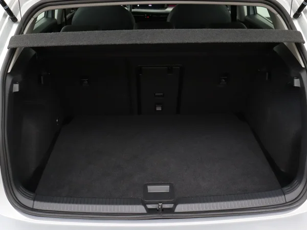 VOLKSWAGEN Golf (2024) — foto 8 van 27