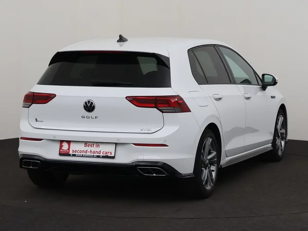 VOLKSWAGEN Golf (2022) — foto 22 van 28