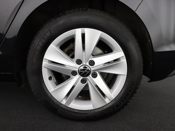 VOLKSWAGEN Golf (2024) — foto 7 van 28