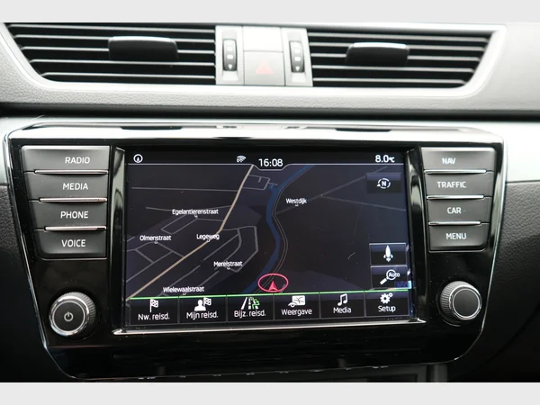 SKODA Superb Combi (2017) — foto 4 van 27