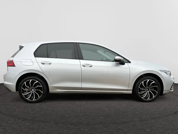 VOLKSWAGEN Golf VIII (2024) — foto 2 van 15