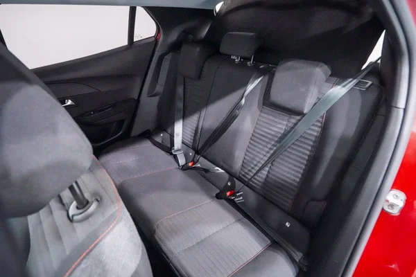 Peugeot E-2008 (2022) — foto 24 van 56