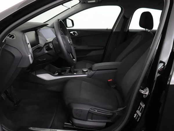 BMW 116 (2023) — foto 2 van 27