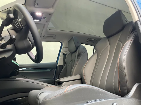 SKODA Enyaq Coupé (2025) — foto 2 van 19