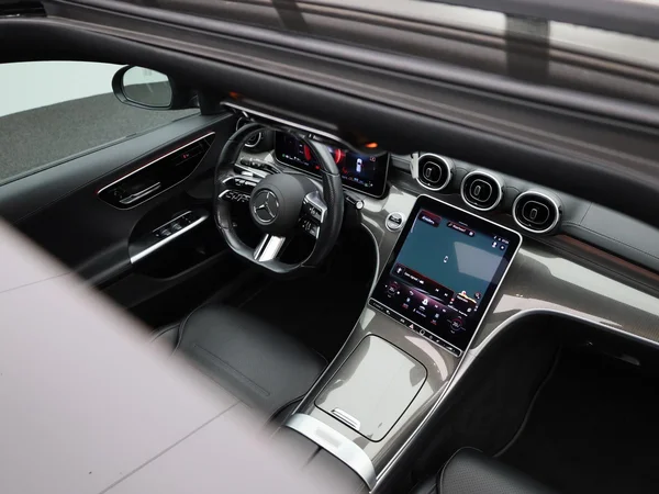Mercedes-Benz C-Klasse (2022) — foto 36 van 54
